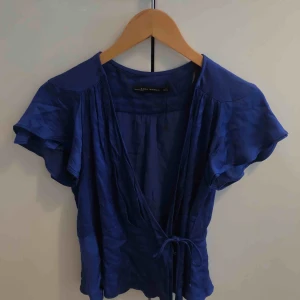  - wrap blouse från Zara, siden likt material 