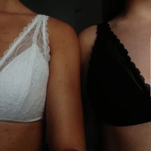  - Har två nya bralets från bikbok som andvändts 2 ggr. En svart och en vit, 75 kr st eller 130 för båda (inklusive frakt)