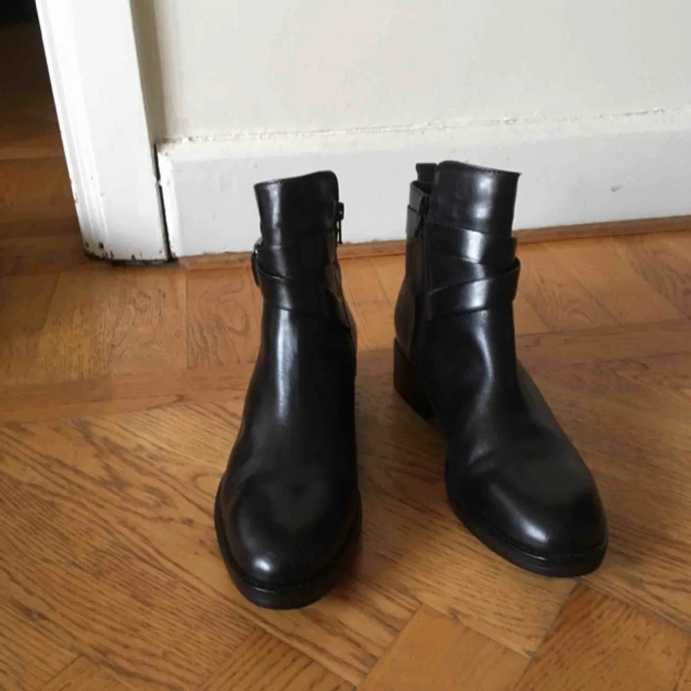 Helt oanvända boots från Nilson shoes, märke oscaria. Skor.