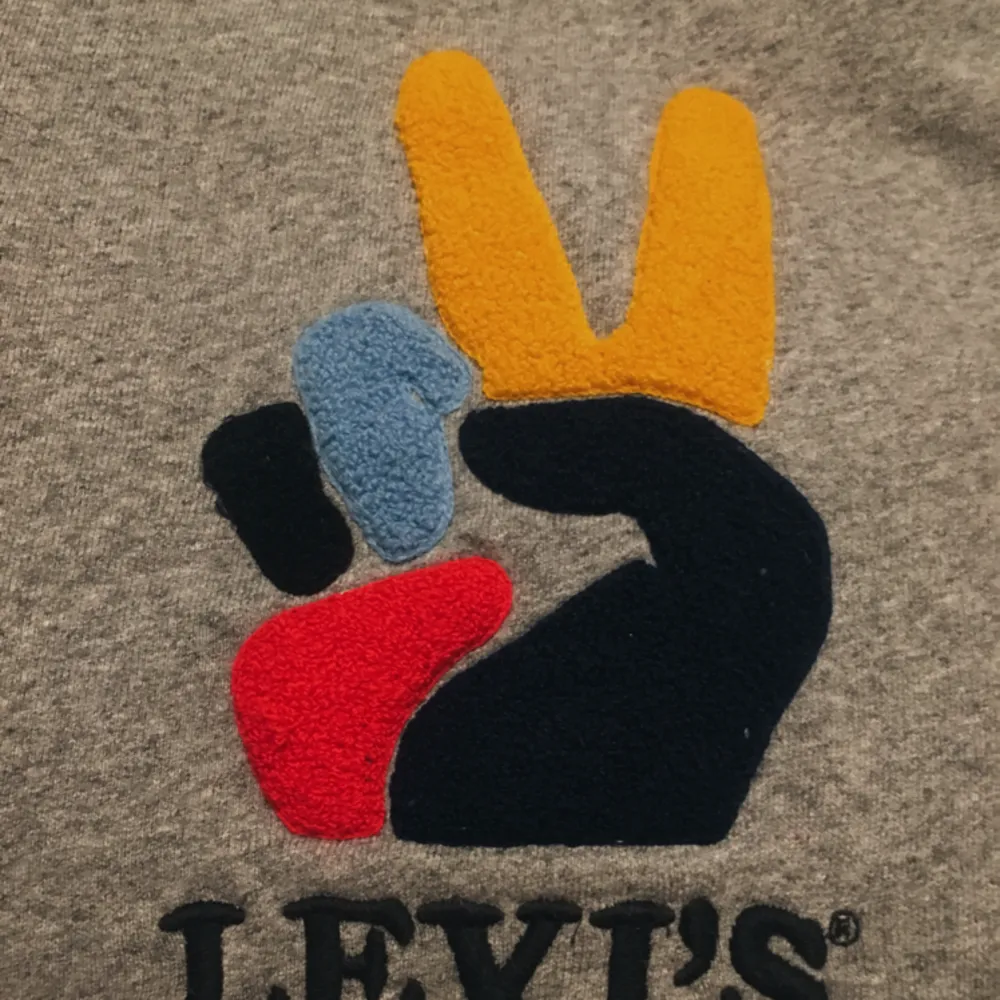 Grå Levis sweatshirt. Hoodies.