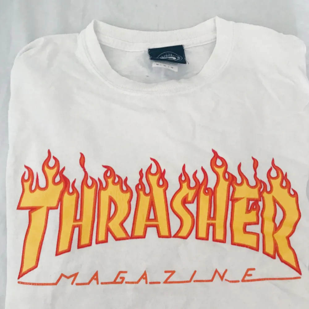 Thrasher t-shirt köpt i Paris. Original pris 400kr. Frakt tillkommer 💖. T-shirts.