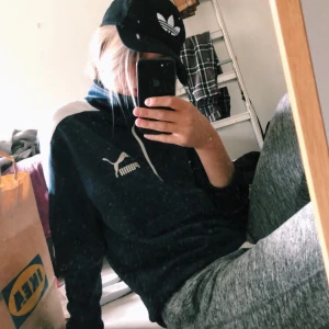  - Vintage hoodie från puma i superbra skick! Kommer tyvärr inte till användning längre. 55kr frakt