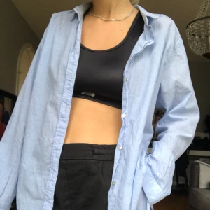  - Skjorta från hm. Bra skick. Möts upp i Stockholm annars tillkommer frakt! 