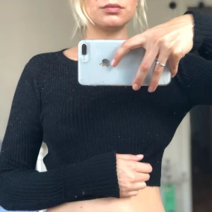  - Svart croptop som jag inte använt på några år, mycket bekväm dock! 