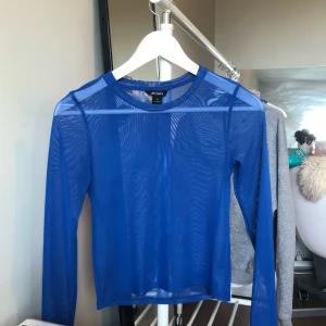  - Jätte fin Mesh top från monki, passar mig som är en S. 100kr inkl frakt!🖤