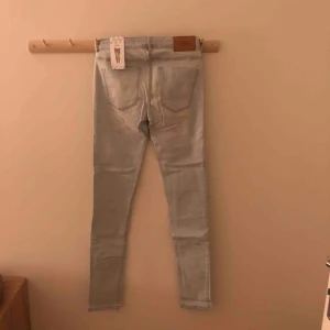  - Jeans ljusa från Zara. Oanvända med tags. 
