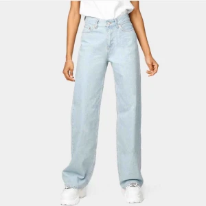  - Eftertraktade junkyard jeans med perfekt passform och längd på mig som är 175! Inga fläckar eller hål. Frakt ligger på 90kr. Snabbköp ger möjlig prissänkning🥰 skriv bara om du är intresserad påriktigt!