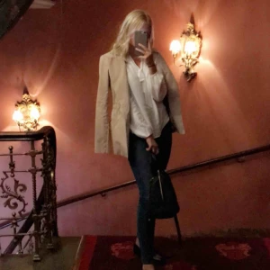  - Jättefin knytblus från H&M, i superfint skick!