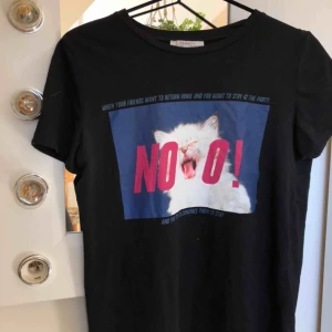  - As gullig o snygg tröja från Zara, säljer då den inte kommer till användning💞💞💞 passar till allt! Jätte skönt och svalt material, perfekt till våren och sommaren.😍 ‼️ Frakt ingår i priset‼️💗