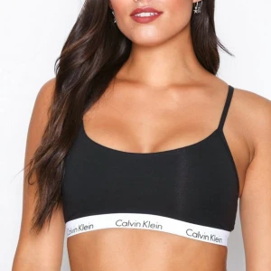  - Calvin Klein topp som endast är testad då den var för liten för mig det är storlek s men känns mindre! 