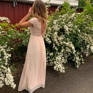  - Säljer min superfina balklänning från moments new york!!🥰🥰Klänningen köptes på bubbleroom förra våren och är lite uppsydd längst ned. Skulle säga att den passar 36-38🌟🌟möts upp i Sthlm eller fraktar:)