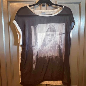  - 🌿Måste nu, pga platsbrist, sälja en stor del jättefina kläder, väskor och skor. Bra pris och mycket är i nyskick*  🌿Skickas billigt över hela Sverige (ca 18-36kr frakt) eller lämnas över i centrala Göteborg      