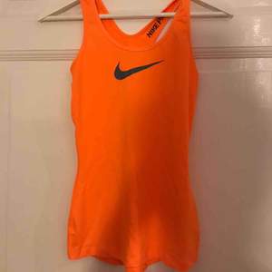 Neon orange Nike linne! 