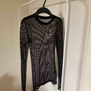  - Nättröja från Current Mood/DollsKill. Frakt ingår i priset ❤️