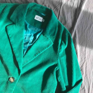  - Asball Grön kavaj i storlek 36 från Na-kd. Använd fåtal gånger! 200kr INKLUSIVE frakt🌸😍