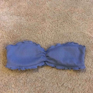  - En marinvlå bikinitopp från HM som används nåfra gånger. Köparen betalar frakt💕