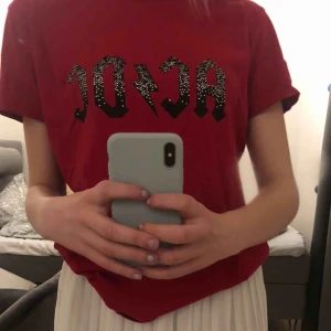  - Ballaste t-shirten från Cotton On🤘🏽🤘🏽 Använd någon enstaka gång, säljer då jag inte får användning för den 💕🤛🏻 Köpt för 300-400 kr. 