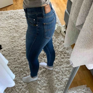  - Tighta jeans från tiger of sweden i modellen Kelly aldrig använda 