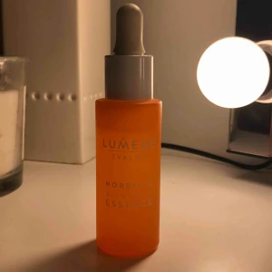 - Serum från lumene, använt men finns väldigt mycket kvar  Nypris: 290kr 