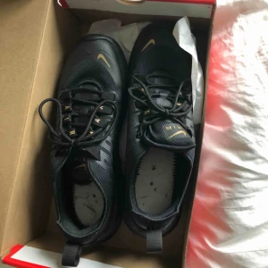  - säljer dessa as coola nike skor som jag aldrig använt! köpte för 670 kr, säljer för 300⚡️⚡️