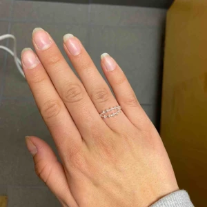  - Jättesöt och fin silvrig ring med små små öglor