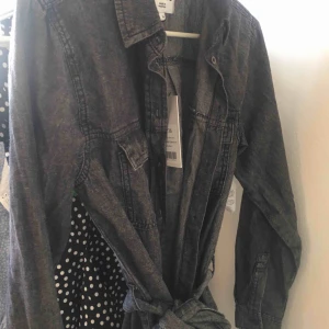  - Helt ny (Alla lappar kvar!) superfin klänning från NA-KD, endast provad. Frakt tillkommer💚