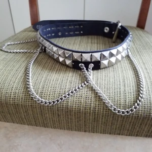  - Nitbälte med kedjor, i äkta skinn 