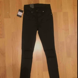  - Vääärldens coolaste jeans från Dr denim! Aldrig använda!