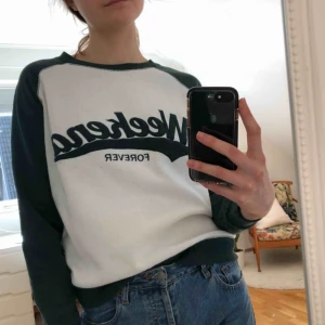 - En superskön sweatshirt, storlek XS. Kostar 100kr (Fri frakt!!)💖
