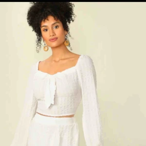  - Säljer topp+matchande kjol för 150! Aldrig använd endast provad! 