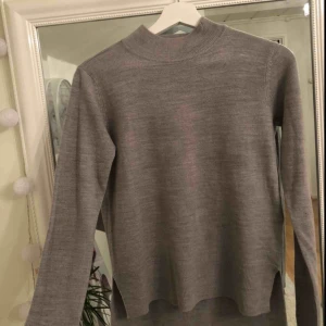  - Fin tunnare tröja köpt ifrån zalando, men kommer tyvärr inte till användning för mig