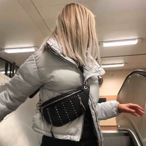  - Ljusblå supersnygg vadderad jacka, knappt använd! Storlek xs! ✨