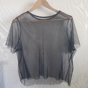  - Mesh tshirt perfect for summer or partying! Used a few times but still in good condition! Can meet up in Tcentralen or Täby.