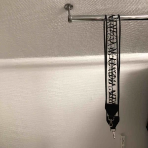  - NY axelrem till väska från carin wester