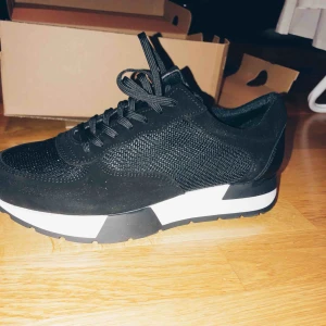  - Zign skor i strl 40! Aldrig använda & är perfekta nu till våren!☀️🍃 du betalar frakten, nypris 1199kr🌸