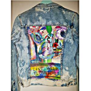 Jacket from FB Sisters that I have painted myself. Just use for pictures and now it's time to find a new home for it. The jacket is sprayed with a WATERPROOf spray. The price can be discussed. 💋 Meet in central sthlm or freight