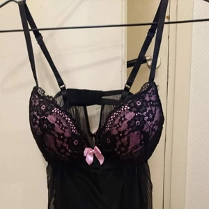  - Svart rosa nattlinne/bh