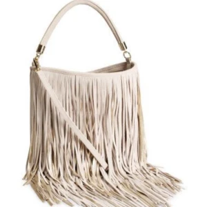  - Militärgrön fransväska. Svårt att få med hur den ser ut på bild därav första bilden på en likadan i annan färg. Mycket använd därav priset 💞