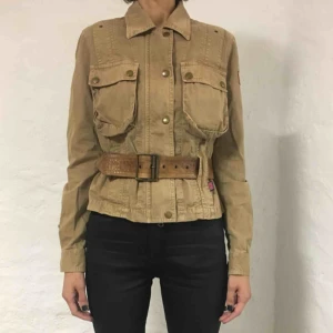  - Snygg ofodrad jacka från Belstaff i mycket gott skick.  Eur stl 36