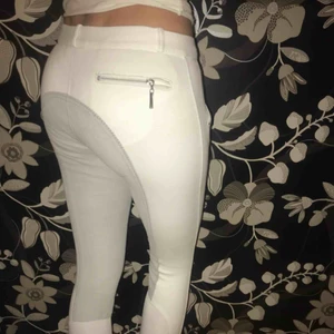  - Ridbyxor för tävling.  Köparen står för frakten  Kan mötas upp i Uppsala 