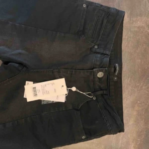 - Nya byxor från nakd med prislapp kvar passade tyvärr inte mig men dom är as balla. Nypris 500. 