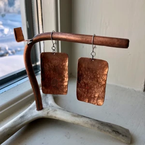 Intreeskoll - Koppar Örhängen - Tänkte kolla om någon var intresserad i mina egengjorda kopparörhängen. Dessa var till min tjej, så dem är tyvärr inte till salu. Men kan göra liknande eller andra smycken i koppar vid beställning! Skicka bara ett DM till mig! Kom med prisideér!