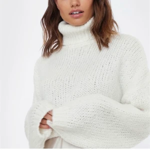 Chiquelle stickad tröja - ONESIZE 