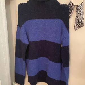 Polotröja  - Fin stickad polotröja. Från hm, aldrig använd. 