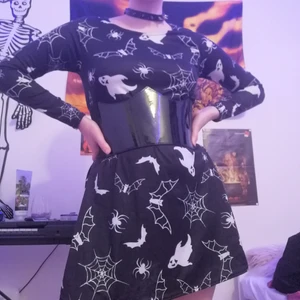 Klänning halloween - Se andra bilden för passform! Asgullig, står S/M i storlek men skulle säga S och kanske för någon med mindre kupor. 