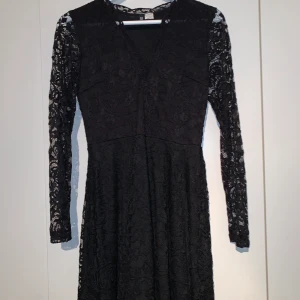 Klänning strl 36 - Klänning i strl 36 från HM.