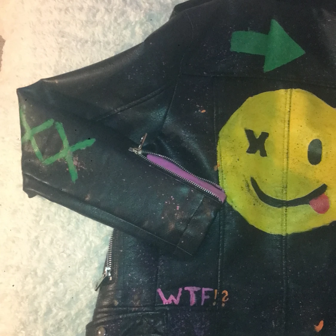 Mango skinn jacka med tryck