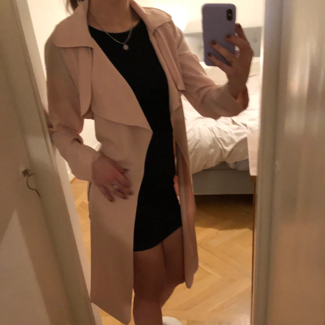Ljusrosa trenchcoat 