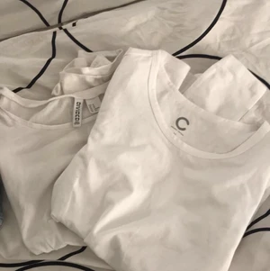 Tröja - Två vita tröjor, en långärmad och en t-Shirt.