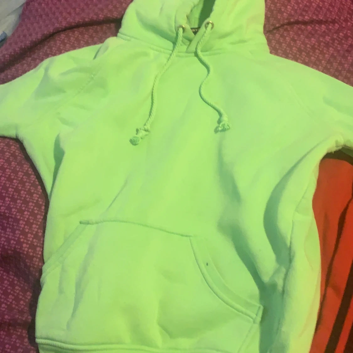 Grön hoodie från Bikbok - 91